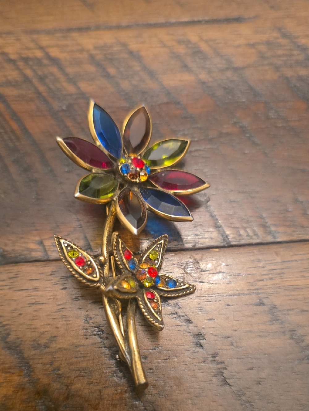 Hollycraft Multicolor Crystal Flower Pin Brooch in Gold Tone